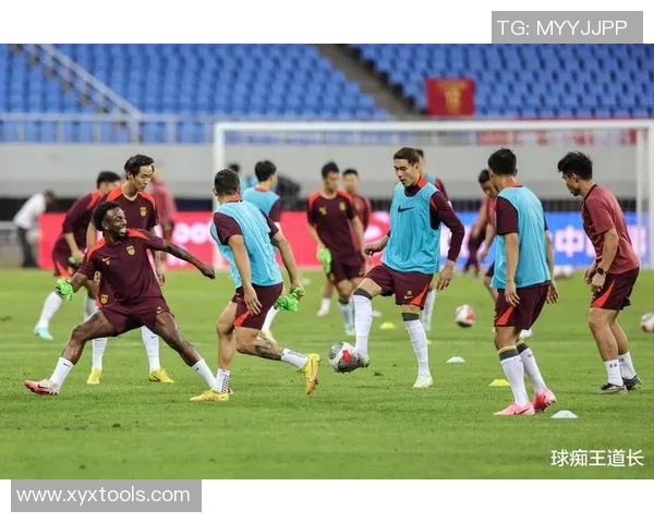 足球明星因伤离场影响球队士气球迷心痛不已赛事前景堪忧