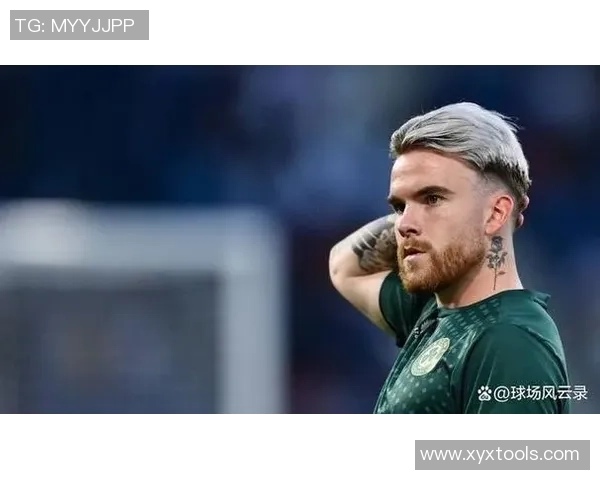 足球明星黑西服的身份揭秘他在场外的时尚魅力与个性风格 足球明星黑西服的身份揭秘他在场外的时尚魅力与个性风格